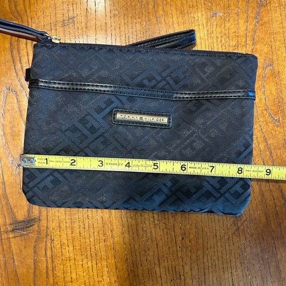 Tommy Hilfiger Black Wristlet Bag NWT - Picture 9 of 9